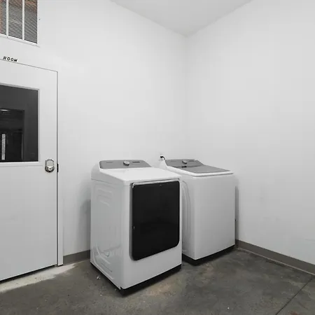 Chic Nashville 4 Bedroom, 7 Beds - Walk To Restaurants